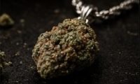 11_gallery_closeup_pendant_on_black